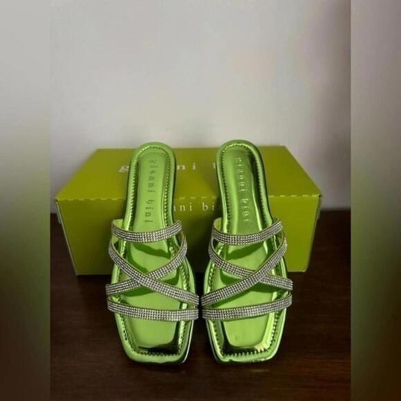 Gianni Bini Shoes - NWOT Gianni Bini Irina Bling Embellished Metallic Flat Sandals - Size 6